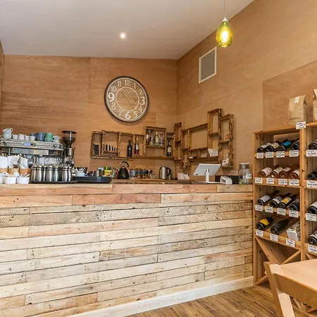 The Woodland Collection, 10 Mins From Beaches Villa *