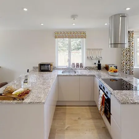 The Woodland Collection, 10 Mins From Beaches