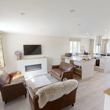 Villa The Woodland Collection, 10 Mins From Beaches